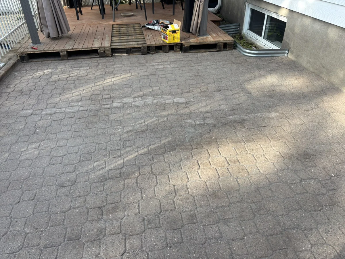Après — Patio arrière en pavé uni